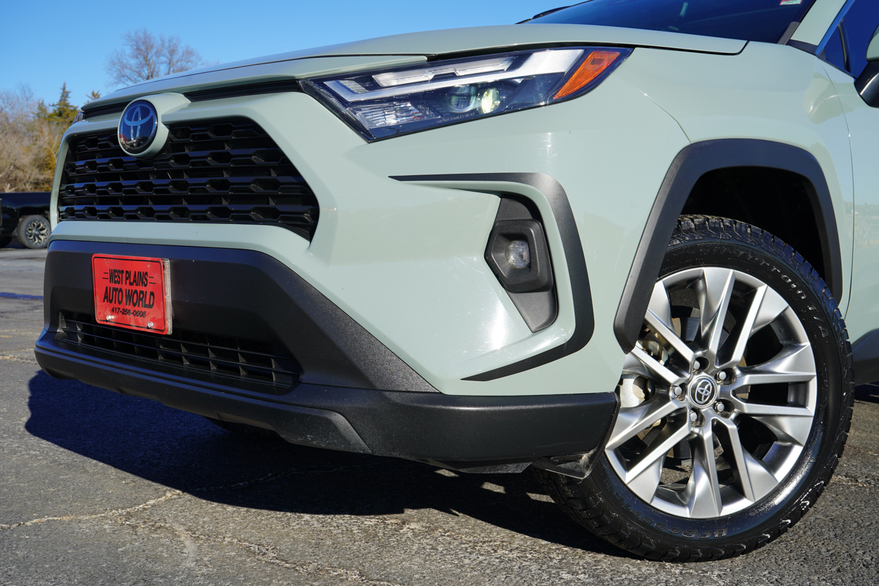 Toyota RAV4 XLE Premium AWD (Natl) 2023