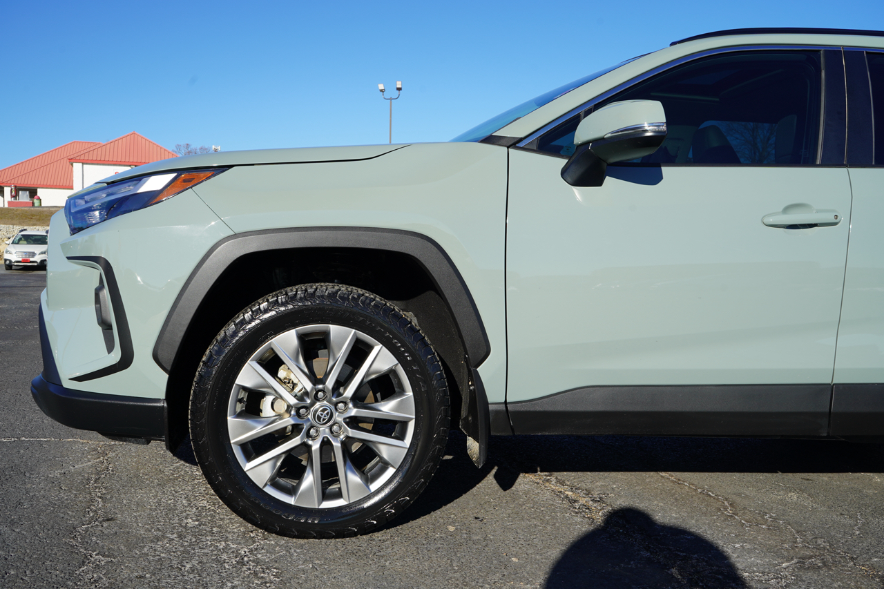 Toyota RAV4 XLE Premium AWD (Natl) 2023