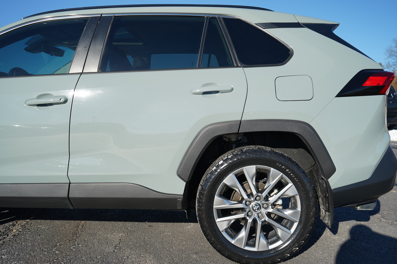 Toyota RAV4 XLE Premium AWD (Natl) 2023