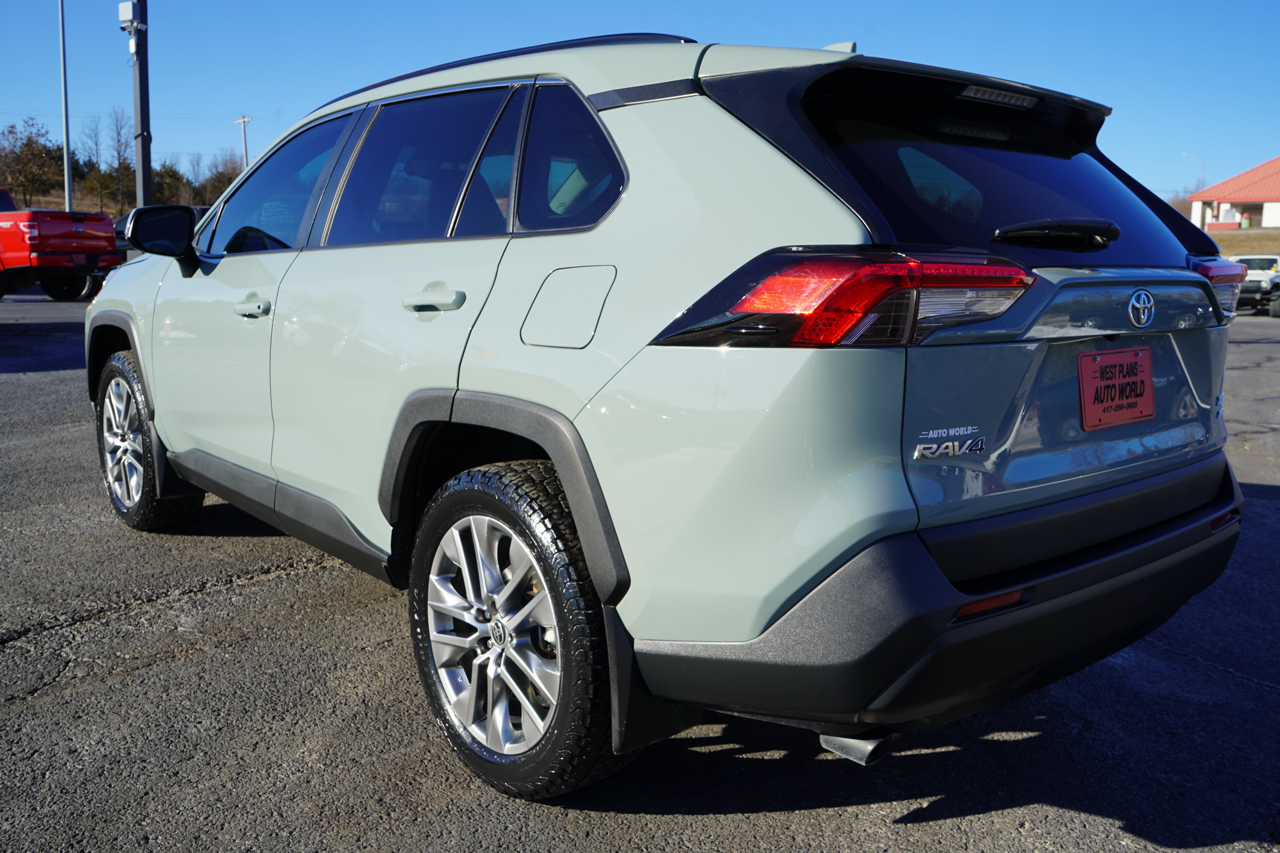 Toyota RAV4 XLE Premium AWD (Natl) 2023