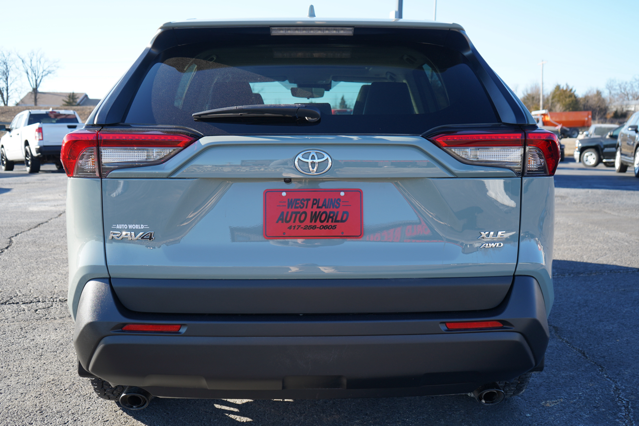 Toyota RAV4 XLE Premium AWD (Natl) 2023