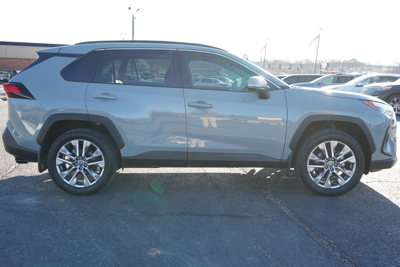 Toyota RAV4 XLE Premium AWD (Natl) 2023