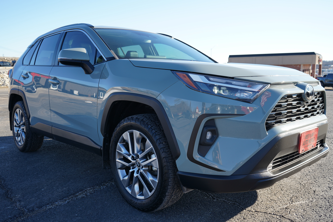 Toyota RAV4 XLE Premium AWD (Natl) 2023