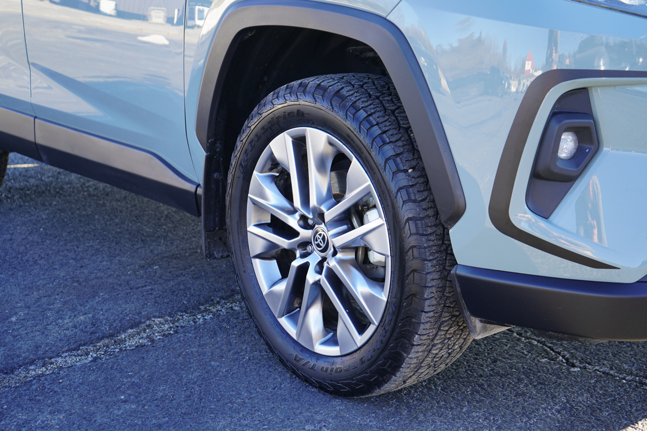 Toyota RAV4 XLE Premium AWD (Natl) 2023