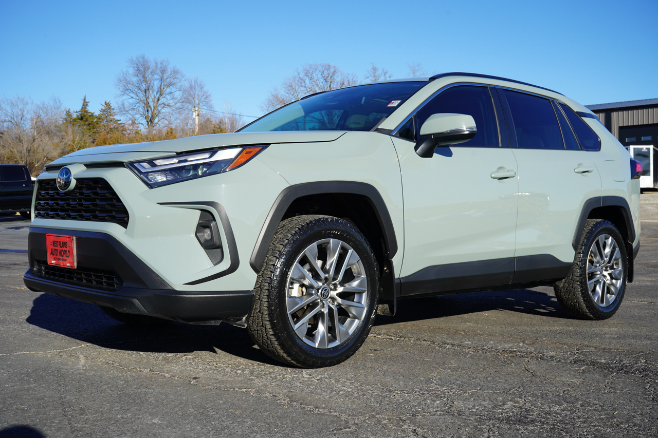 Toyota RAV4 XLE Premium AWD (Natl) 2023
