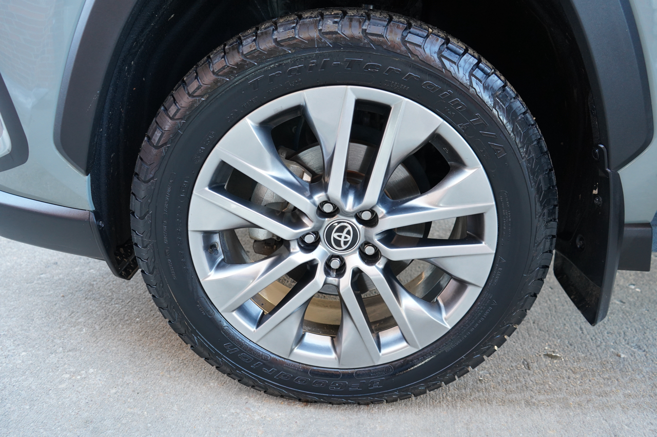 Toyota RAV4 XLE Premium AWD (Natl) 2023