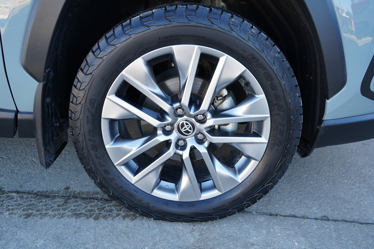 Toyota RAV4 XLE Premium AWD (Natl) 2023