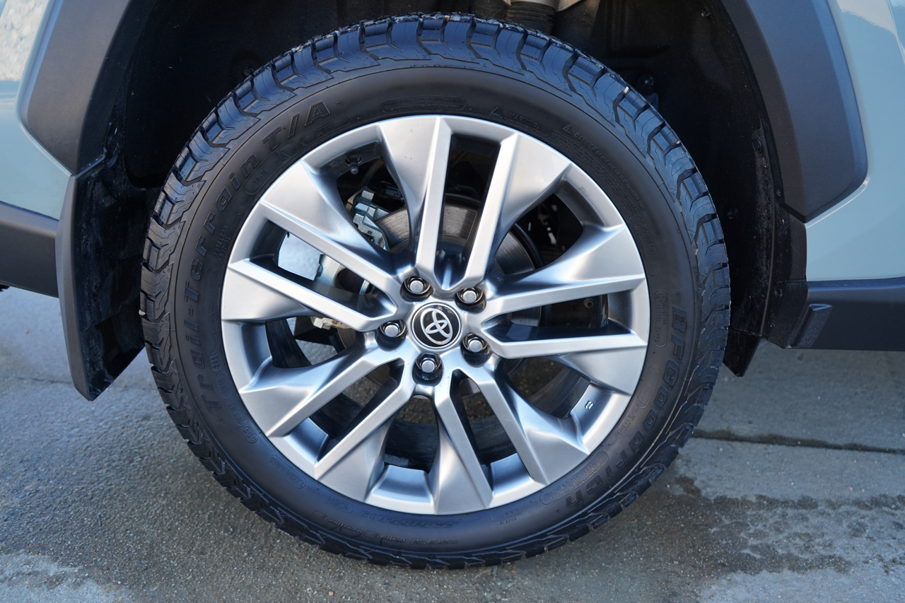 Toyota RAV4 XLE Premium AWD (Natl) 2023