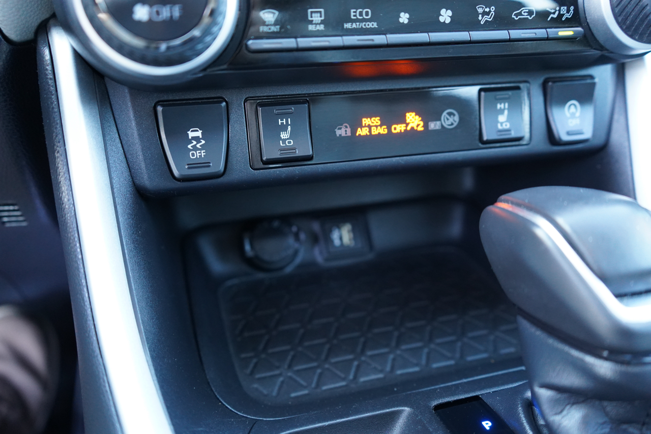 Toyota RAV4 XLE Premium AWD (Natl) 2023