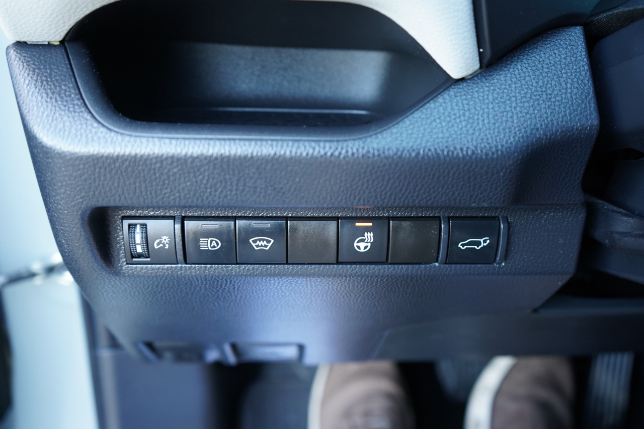 Toyota RAV4 XLE Premium AWD (Natl) 2023