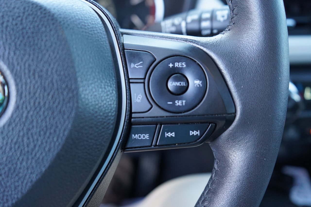 Toyota RAV4 XLE Premium AWD (Natl) 2023