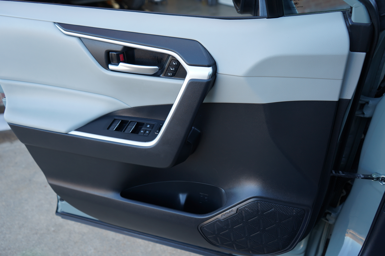 Toyota RAV4 XLE Premium AWD (Natl) 2023