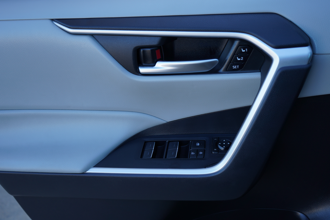 Toyota RAV4 XLE Premium AWD (Natl) 2023