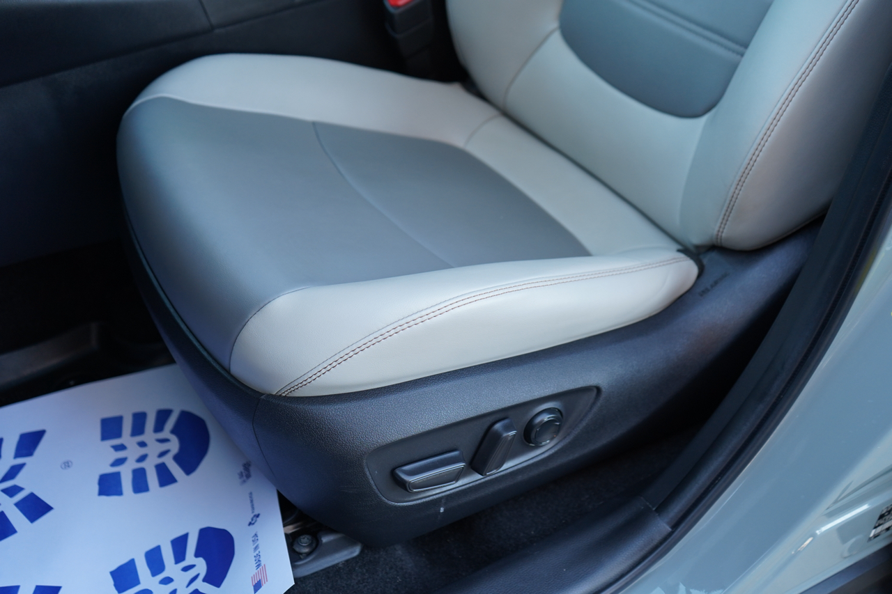 Toyota RAV4 XLE Premium AWD (Natl) 2023