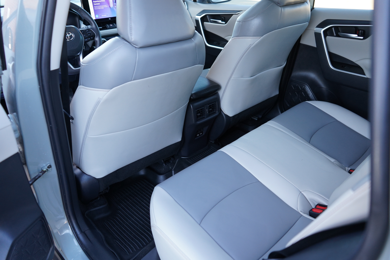 Toyota RAV4 XLE Premium AWD (Natl) 2023