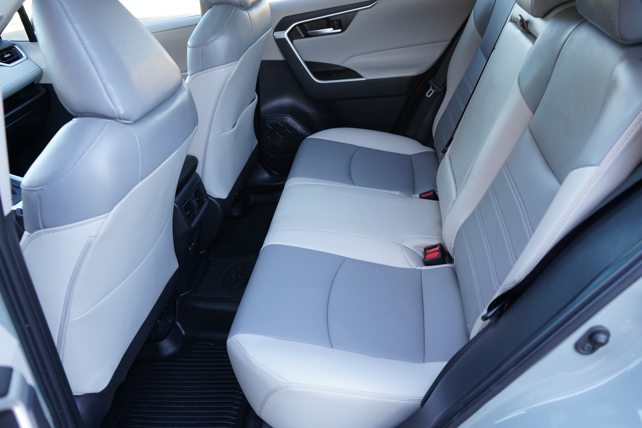 Toyota RAV4 XLE Premium AWD (Natl) 2023