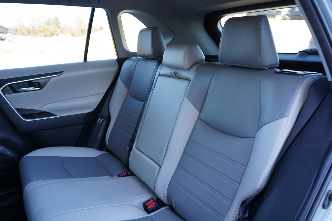 Toyota RAV4 XLE Premium AWD (Natl) 2023