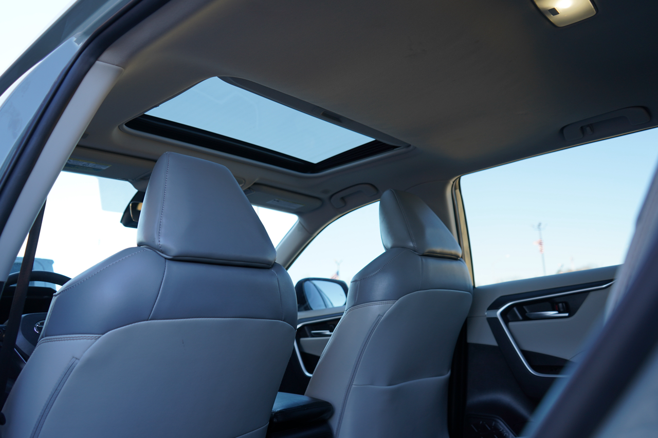 Toyota RAV4 XLE Premium AWD (Natl) 2023