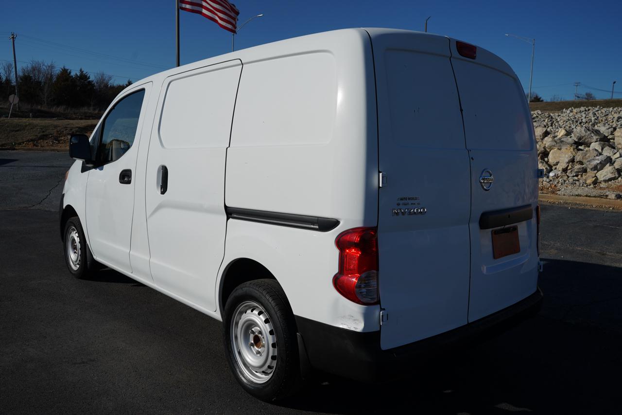 Nissan NV200 I4 S 2015