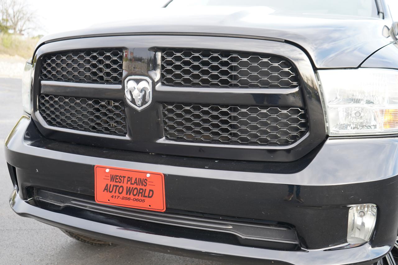 RAM 1500 4WD Crew Cab 140.5" Express 2013