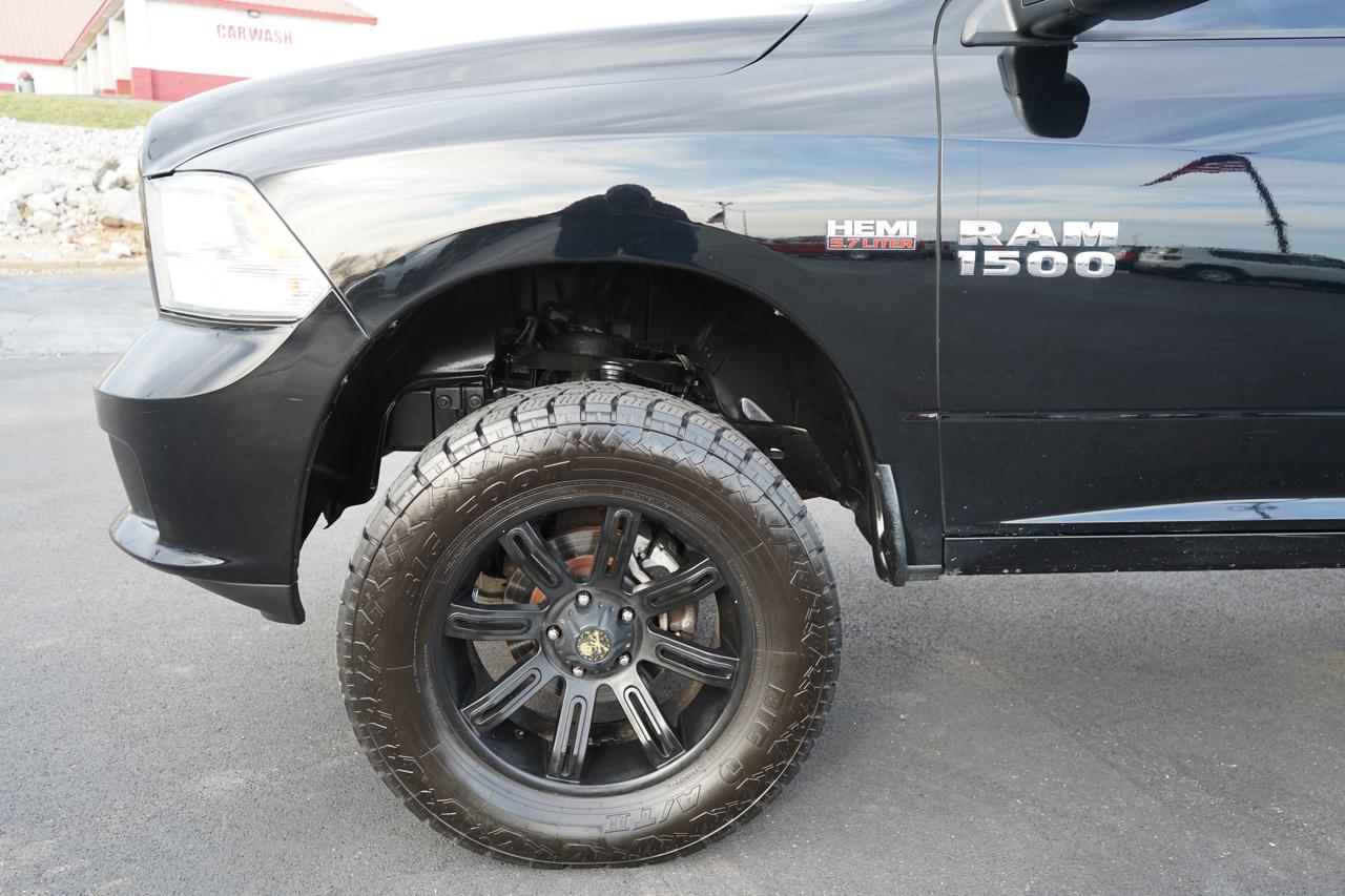 RAM 1500 4WD Crew Cab 140.5" Express 2013