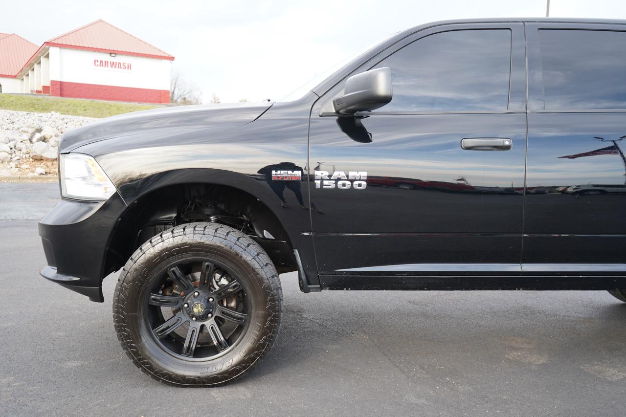 RAM 1500 4WD Crew Cab 140.5" Express 2013