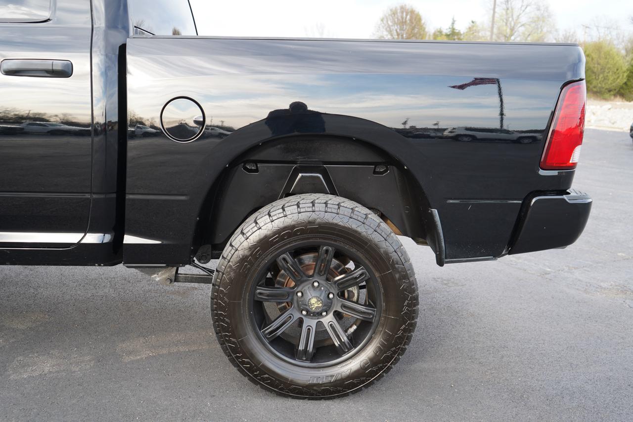 RAM 1500 4WD Crew Cab 140.5" Express 2013