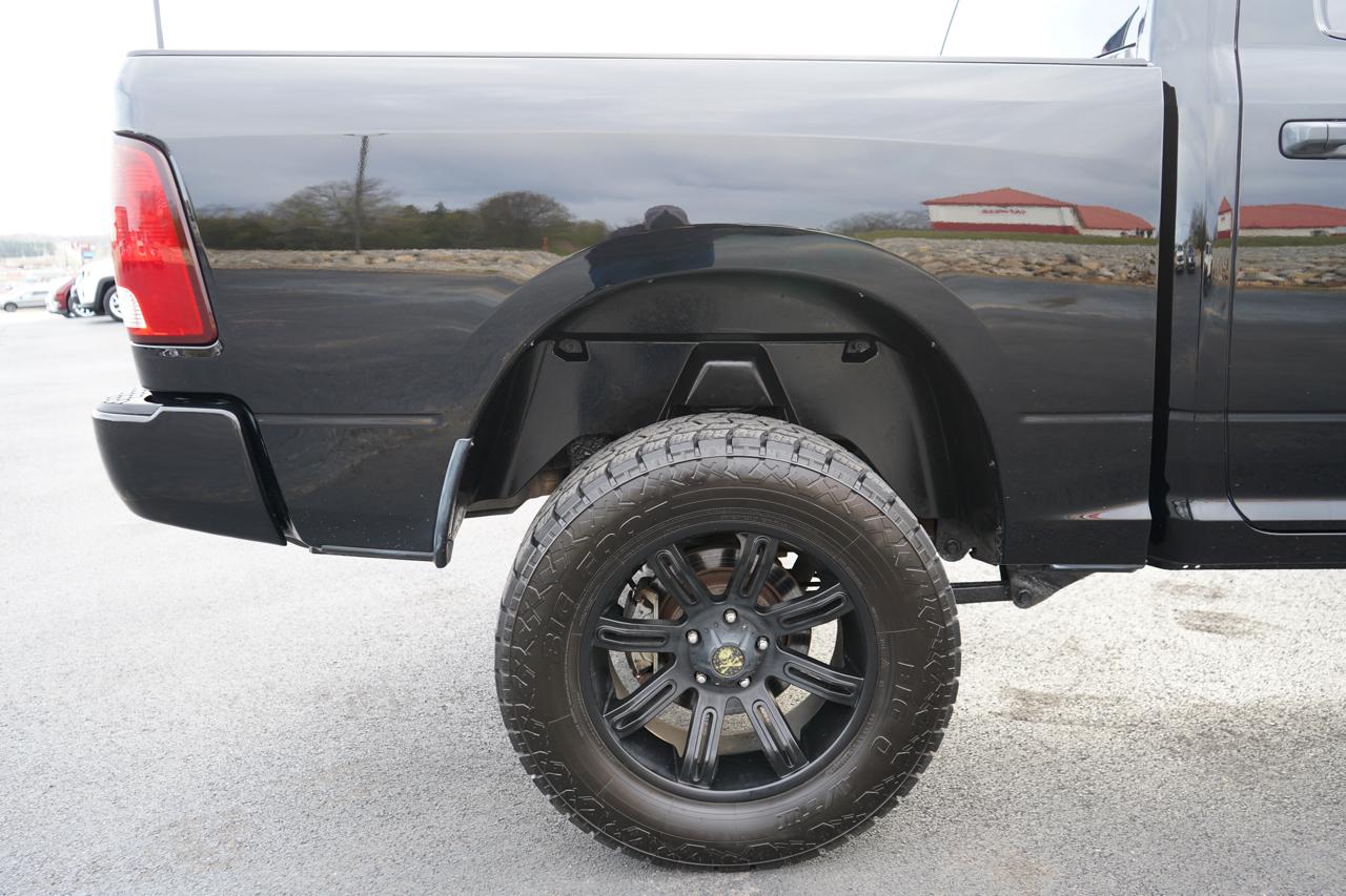 RAM 1500 4WD Crew Cab 140.5" Express 2013