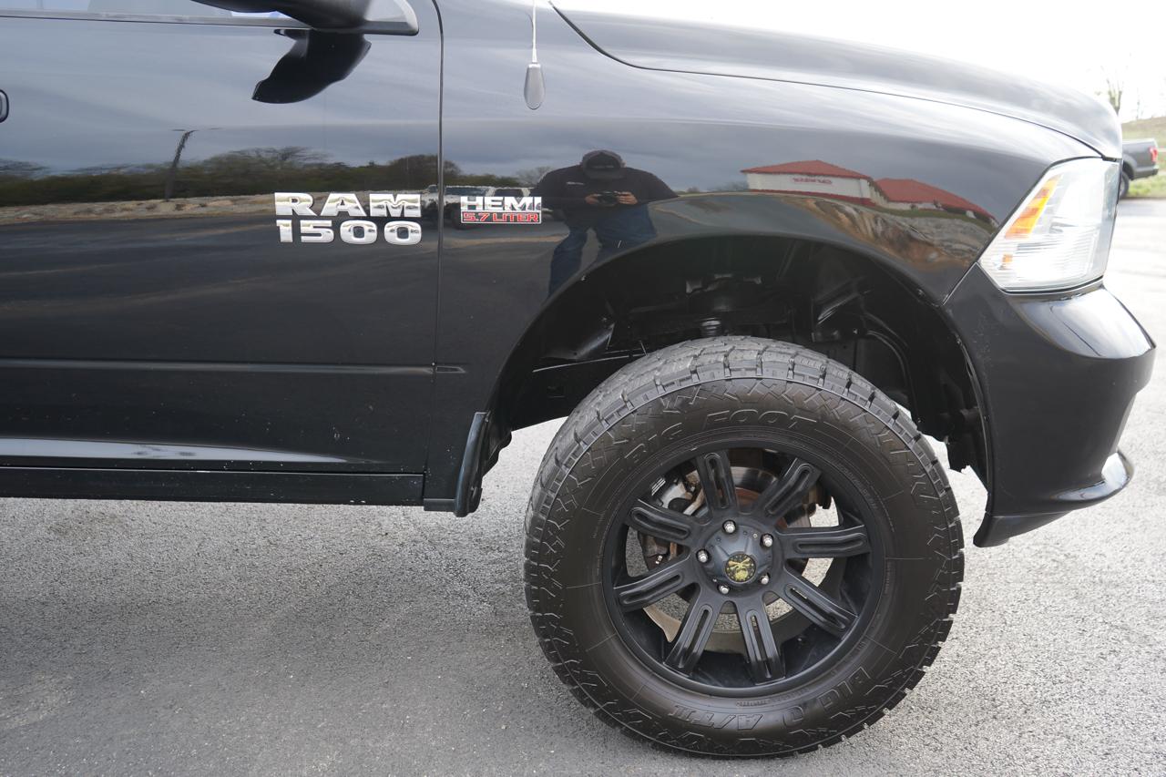 RAM 1500 4WD Crew Cab 140.5" Express 2013