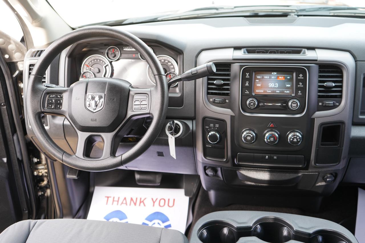 RAM 1500 4WD Crew Cab 140.5" Express 2013