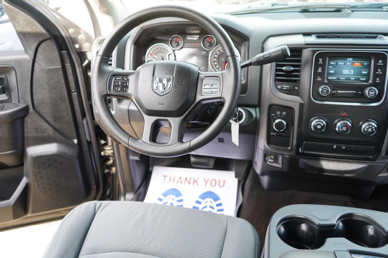 RAM 1500 4WD Crew Cab 140.5" Express 2013