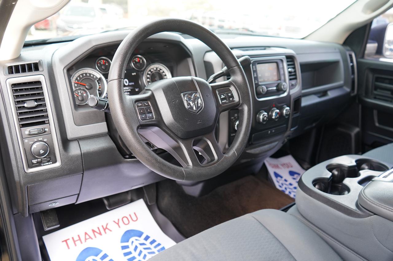 RAM 1500 4WD Crew Cab 140.5" Express 2013