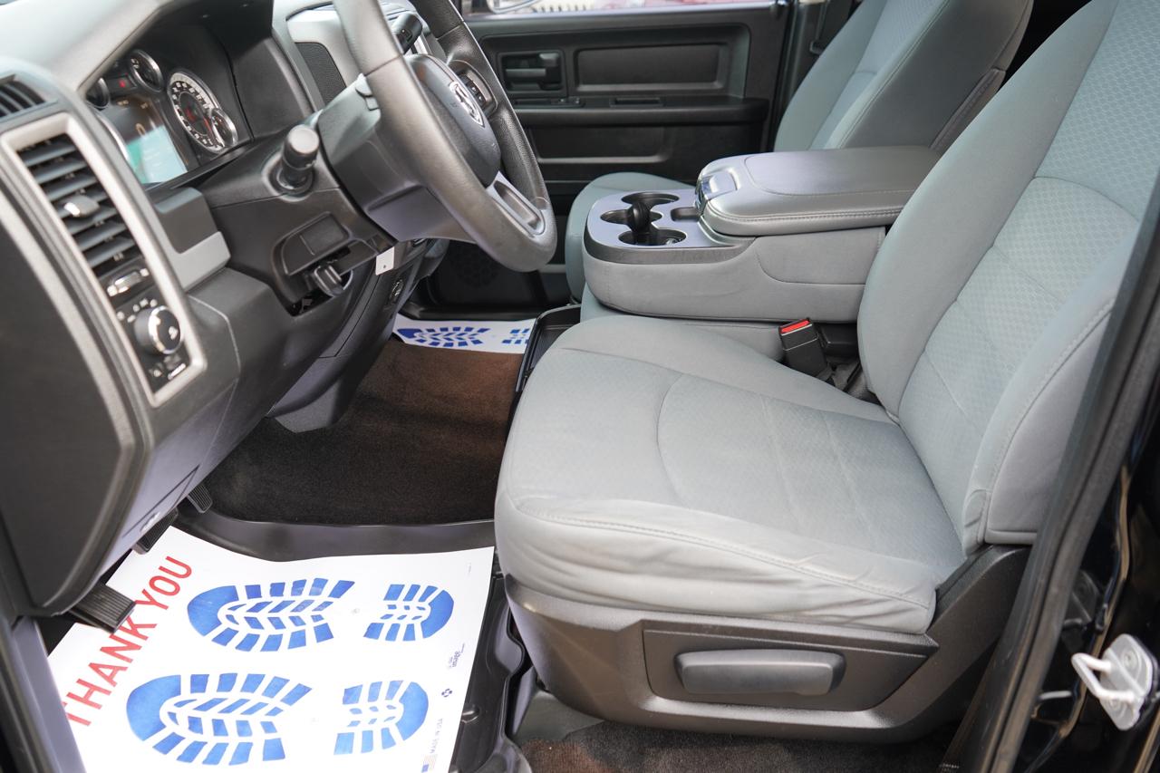 RAM 1500 4WD Crew Cab 140.5" Express 2013