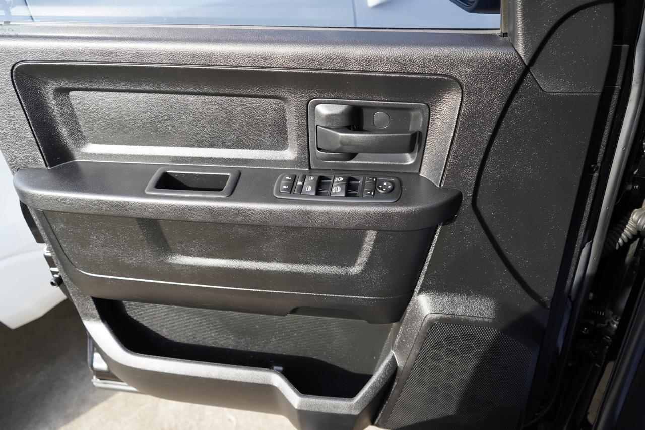 RAM 1500 4WD Crew Cab 140.5" Express 2013