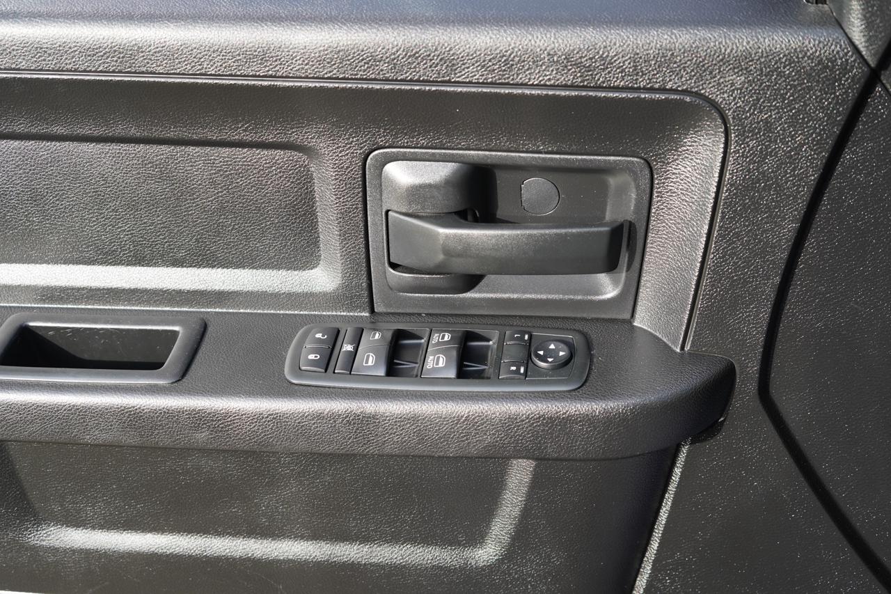 RAM 1500 4WD Crew Cab 140.5" Express 2013