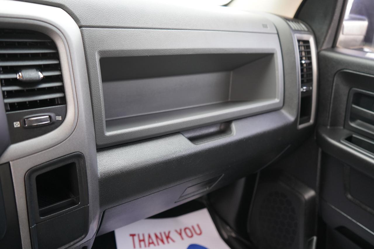 RAM 1500 4WD Crew Cab 140.5" Express 2013