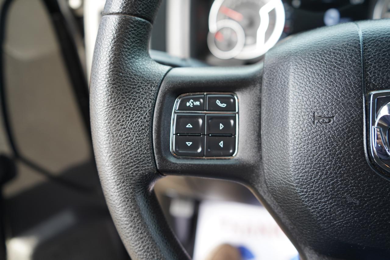 RAM 1500 4WD Crew Cab 140.5" Express 2013