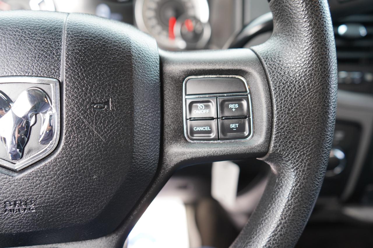 RAM 1500 4WD Crew Cab 140.5" Express 2013