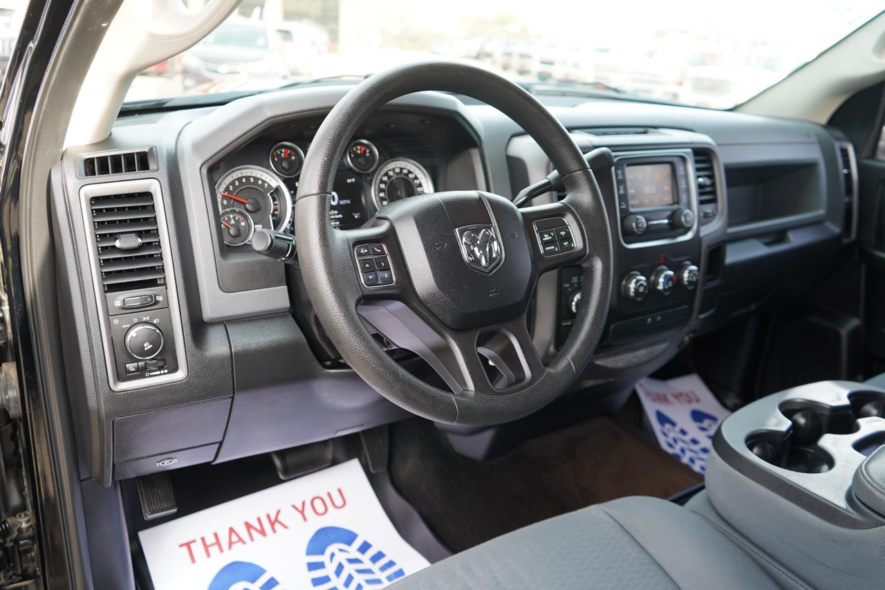 RAM 1500 4WD Crew Cab 140.5" Express 2013