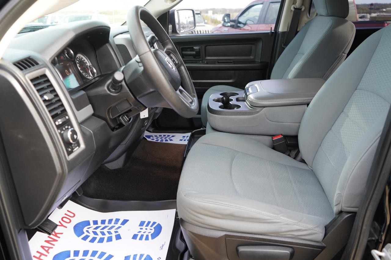 RAM 1500 4WD Crew Cab 140.5" Express 2013