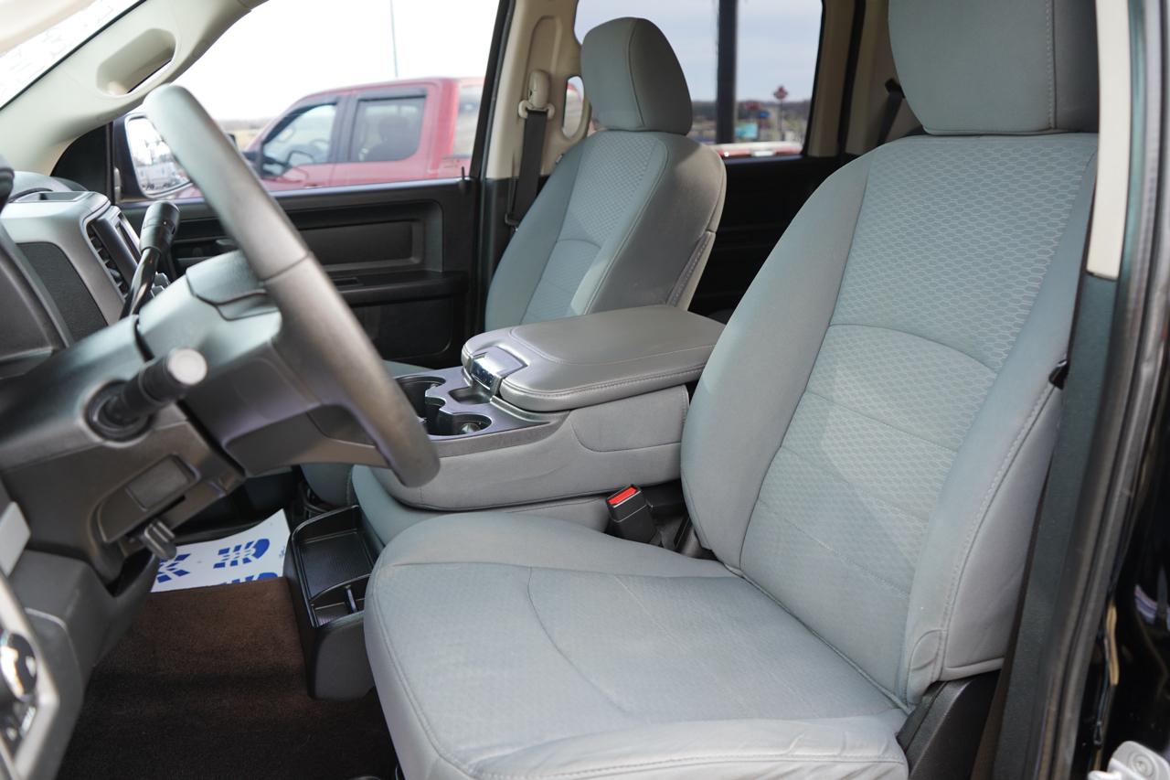 RAM 1500 4WD Crew Cab 140.5" Express 2013