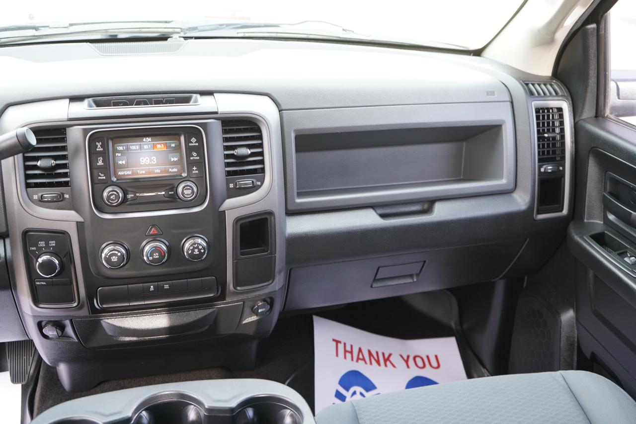 RAM 1500 4WD Crew Cab 140.5" Express 2013