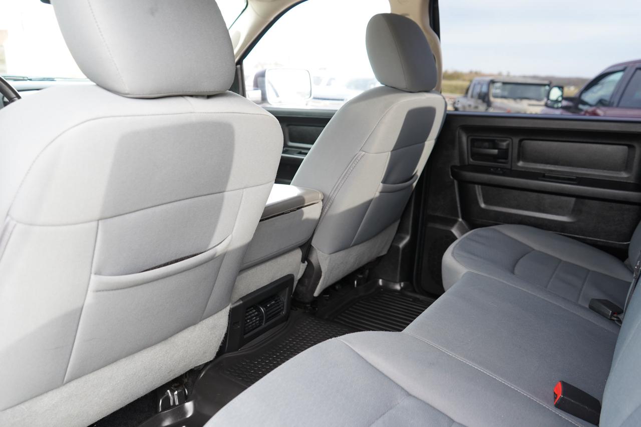RAM 1500 4WD Crew Cab 140.5" Express 2013