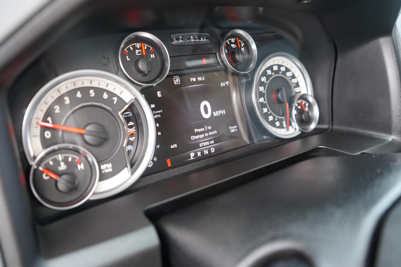 RAM 1500 4WD Crew Cab 140.5" Express 2013