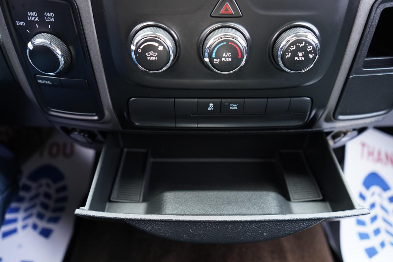 RAM 1500 4WD Crew Cab 140.5" Express 2013