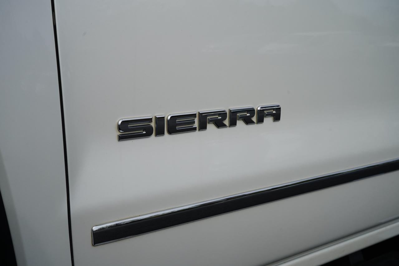 GMC Sierra 1500 4WD Crew Cab 143.5" SLT 2018