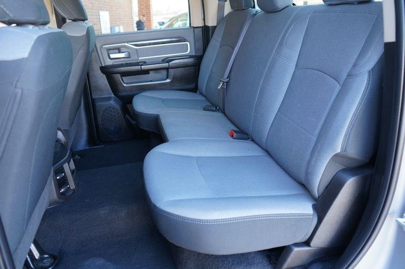RAM 2500 Big Horn 4x4 Crew Cab 6'4" Box 2019
