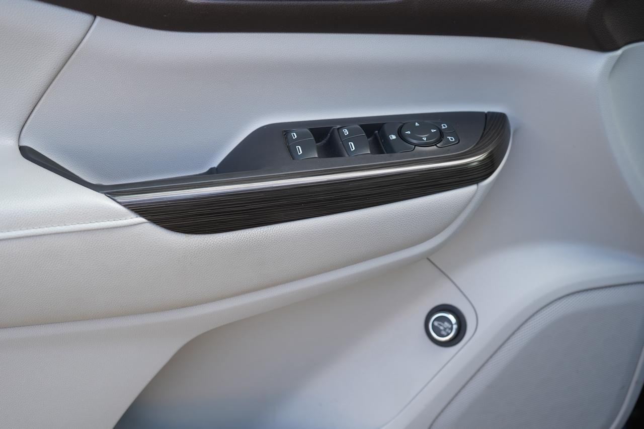 GMC Acadia FWD 4dr SLT w/SLT-1 2019