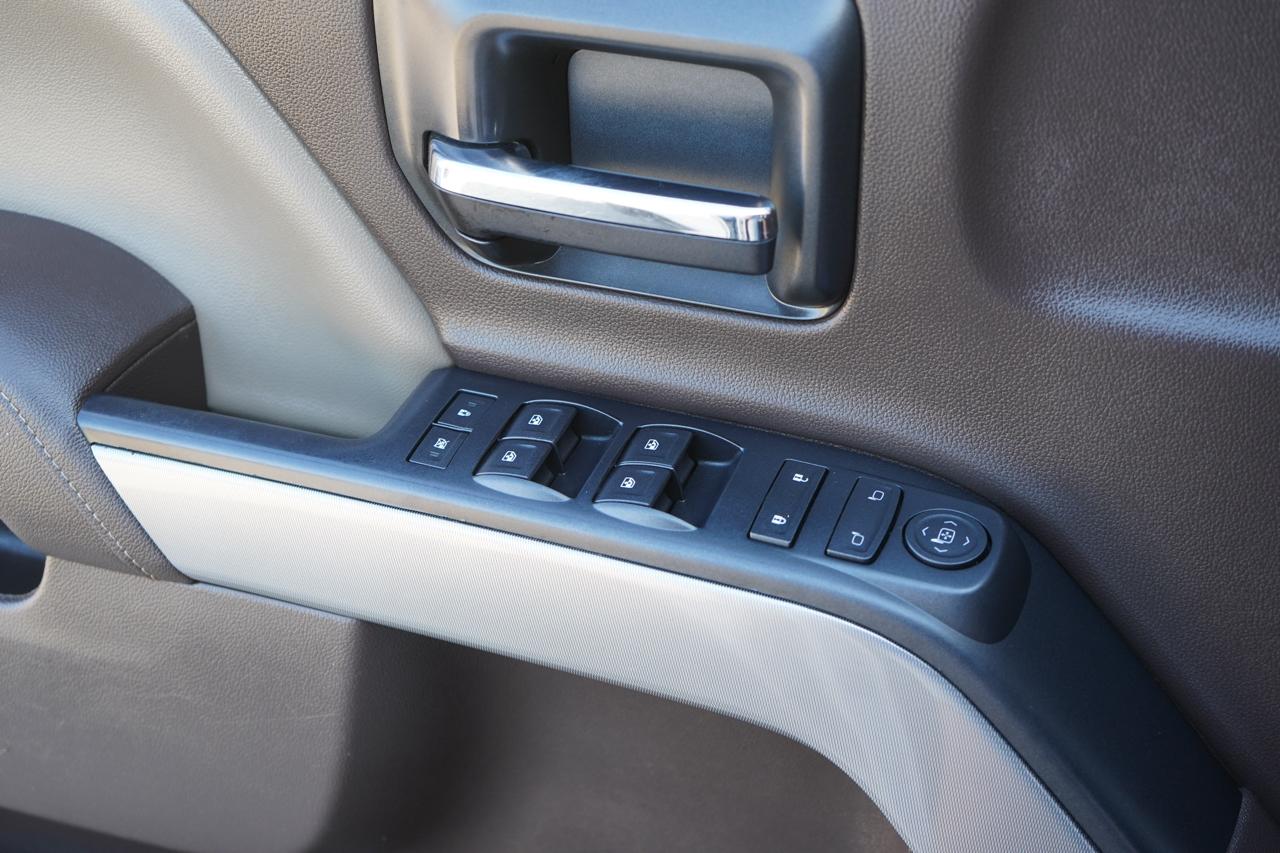 Chevrolet Silverado 1500 4WD Crew Cab 143.5" LT w/2LT 2015