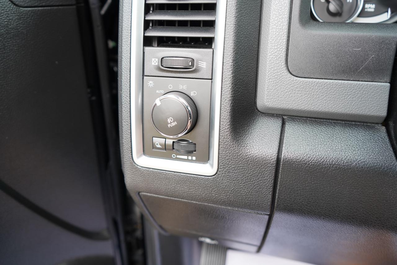 RAM 1500 4WD Quad Cab 140.5" Big Horn 2014